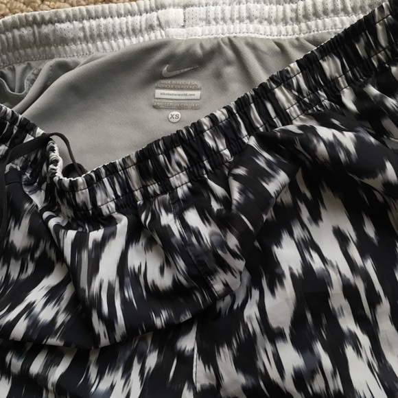 Nike running shorts - Picture 3 of 3